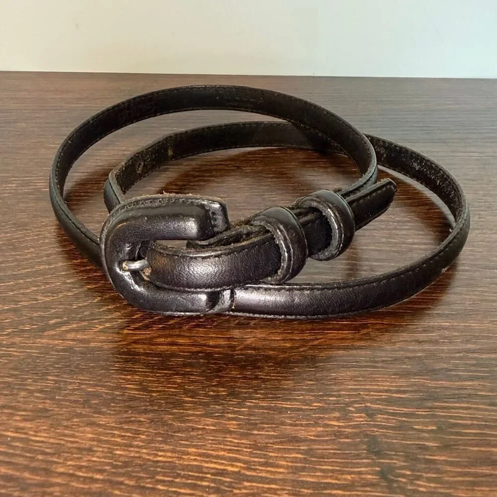 Tweeds Women’s black leather Belt size medium 27-31” .5” USA